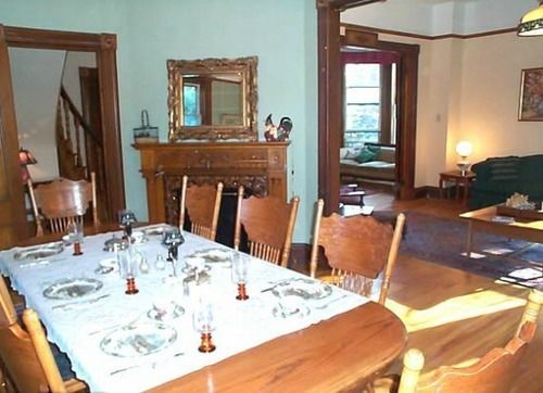 Evangeline'S Tower Bed & Breakfast Parrsboro Экстерьер фото